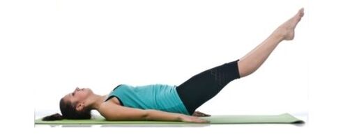 Beinheben zur Straffung von Bauch und Hüften